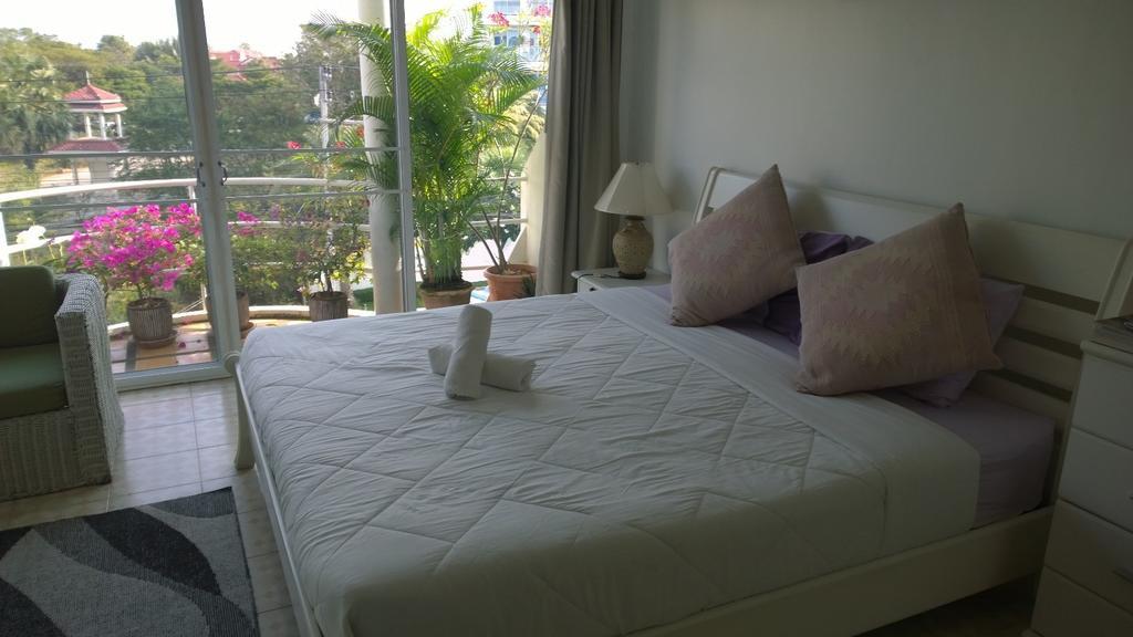 Corner Cafe Bed & Breakfast HHQ Exterior foto